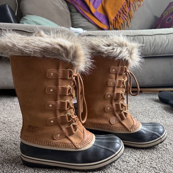 Joan of Arctic Winter Boots - Picture 2 of 5